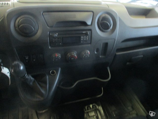 Nissan NV400 10