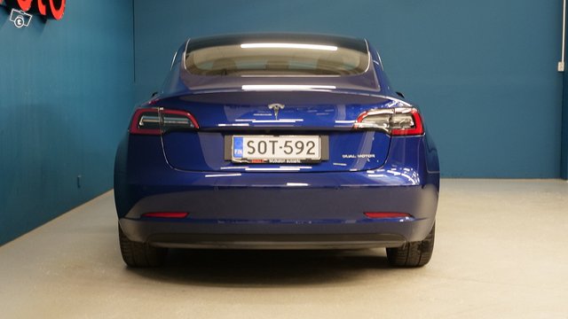 Tesla MODEL 3 4