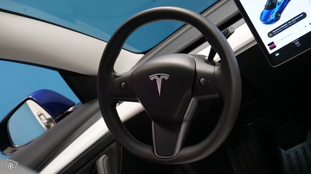 Tesla MODEL 3 6