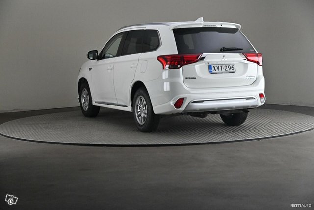 Mitsubishi Outlander PHEV 2