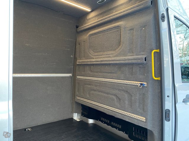 Volkswagen Crafter 12