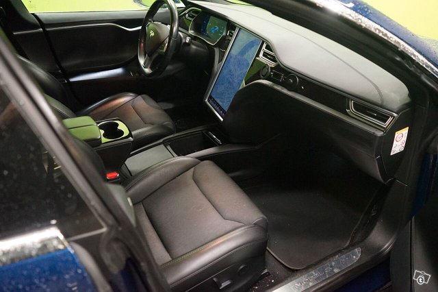 Tesla Model S 8