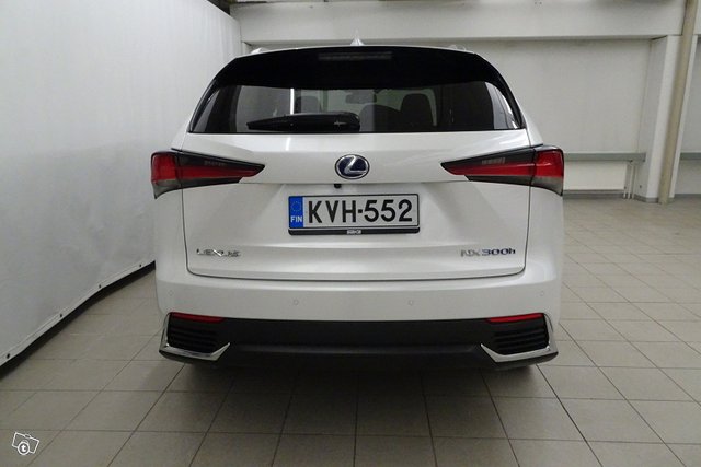 Lexus NX 4