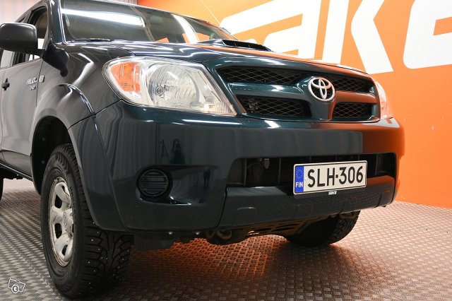 Toyota Hilux 9
