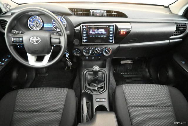 Toyota Hilux 9