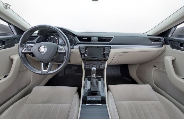 SKODA Superb 8