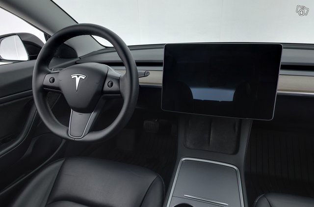 Tesla Model 3 9