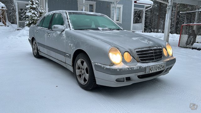 Mercedes-Benz E-sarja 7