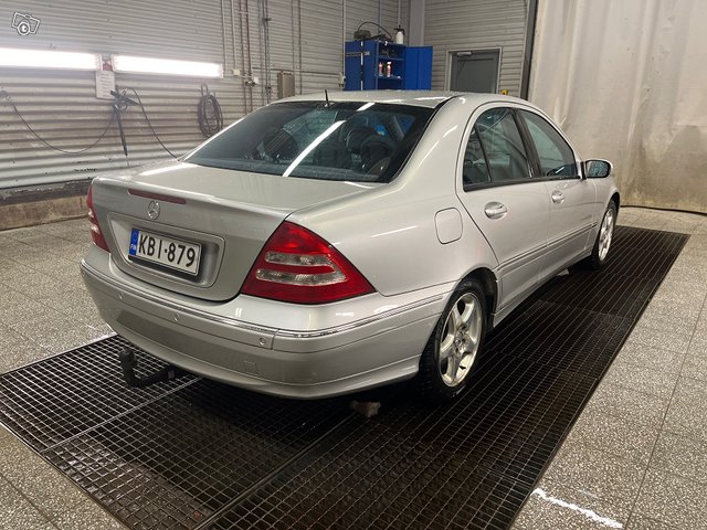 Mercedes-Benz C-sarja 4