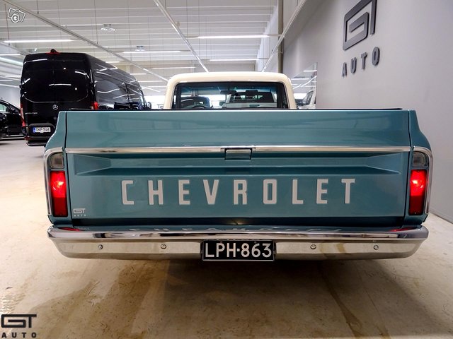 Chevrolet C10 24