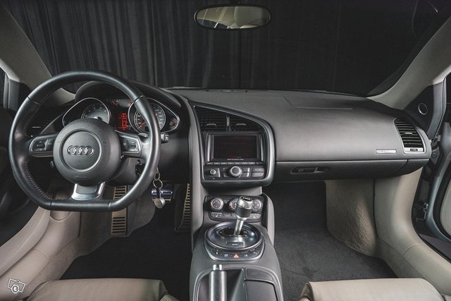 Audi R8 9