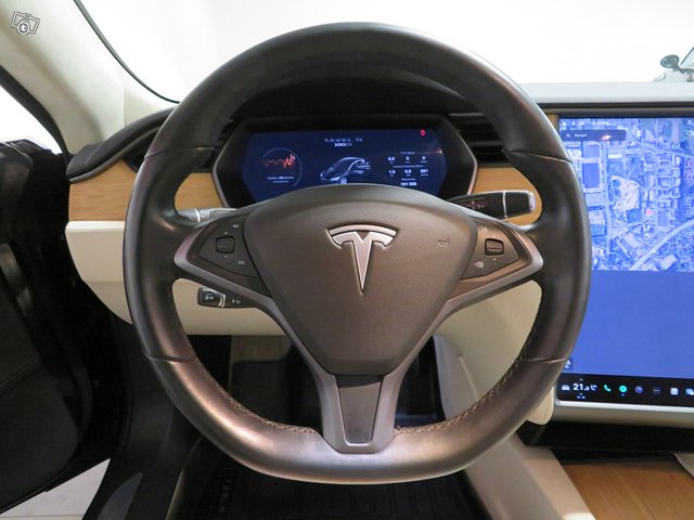 Tesla S 12