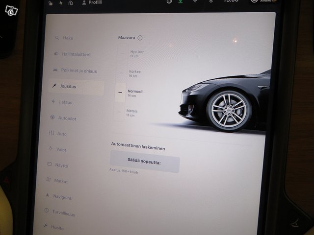 Tesla S 17