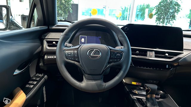 Lexus UX 11