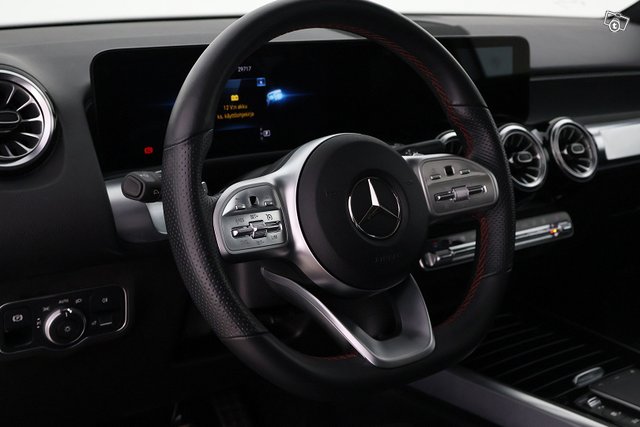 Mercedes-Benz GLB 12