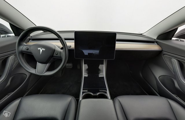 Tesla Model 3 9