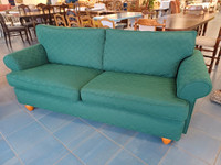 Askon vihre sohva