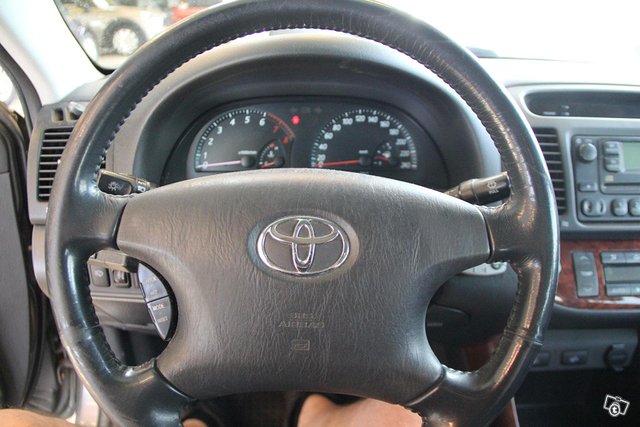 Toyota Camry 6
