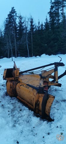 Traktorin lumilinko Horsman 230 nivelakselilla, kuva 1