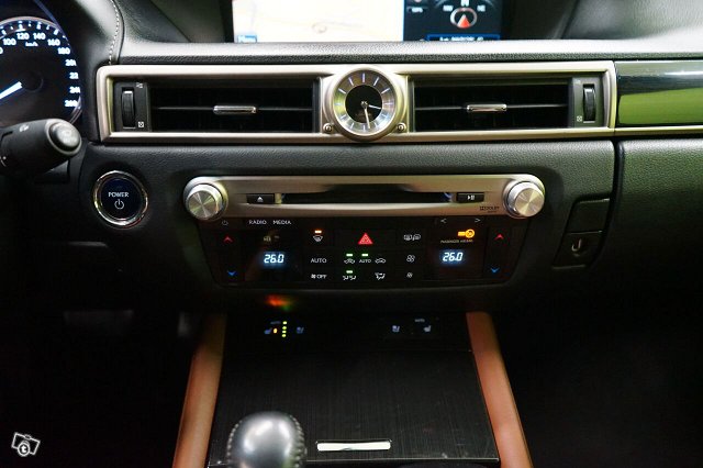 Lexus GS 22
