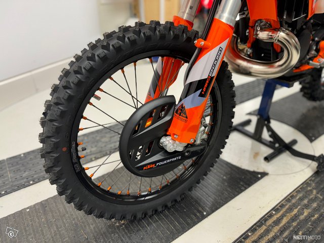 KTM 300 9