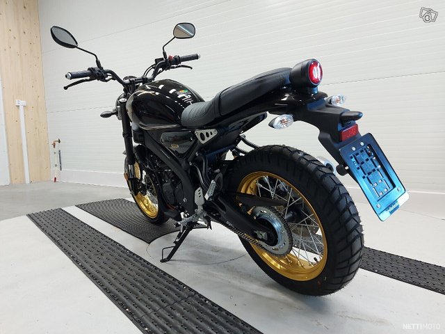 Yamaha XSR 8