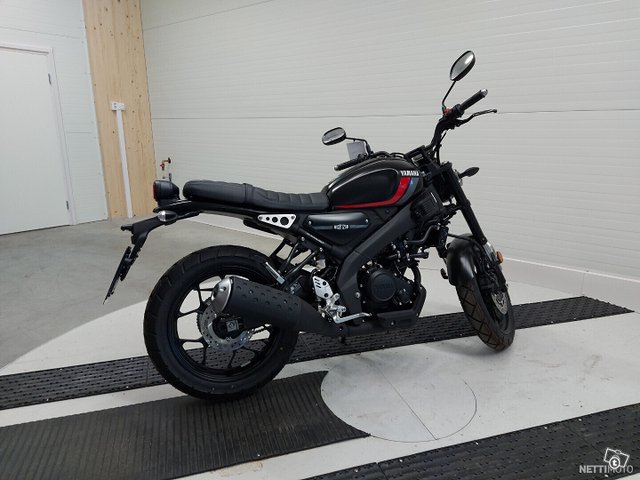 Yamaha XSR 12
