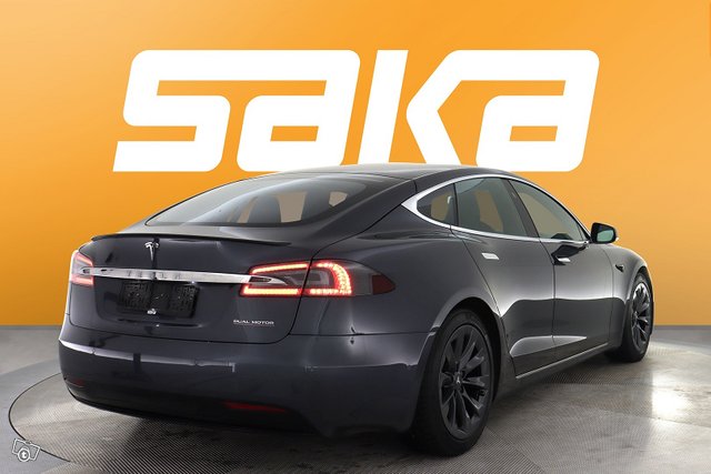 Tesla Model S 8