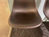 Vitra Eames DSR-tuolit 265,-/kpl (336,-/kpl)