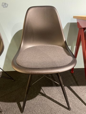 Vitra Eames DSW -tuoli, kuva 1