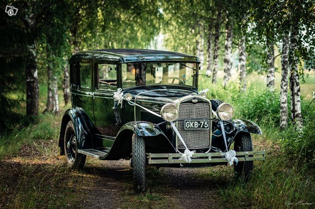 Musta Ford 1931 hääauto 2
