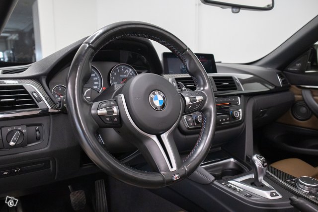 BMW M4 8