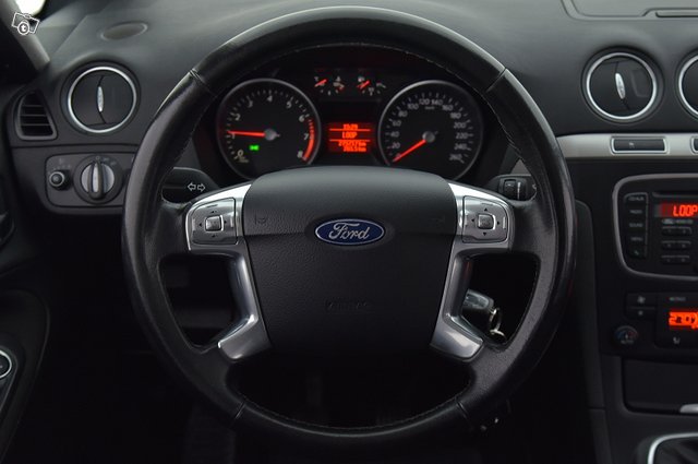 Ford S-Max 23
