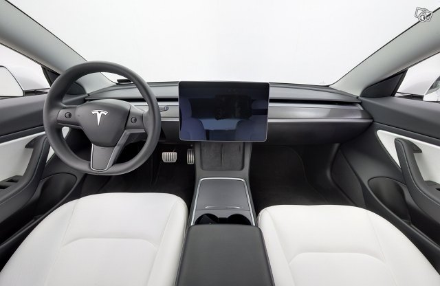 Tesla Model 3 9