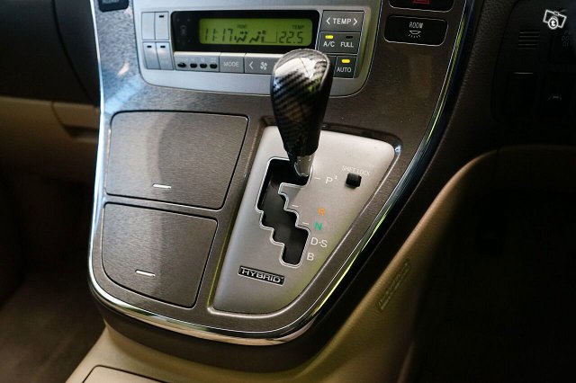 Toyota Alphard 16