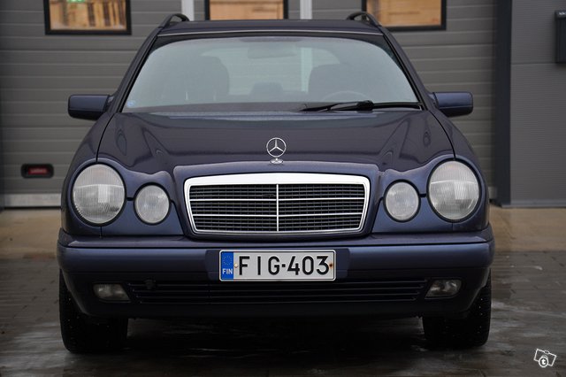 Mercedes-Benz E 280 1