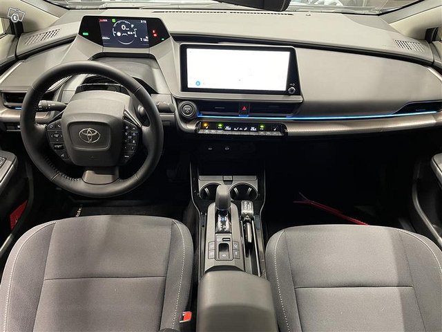 Toyota Prius Plug-in 11