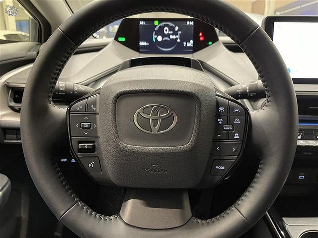 Toyota Prius Plug-in 13