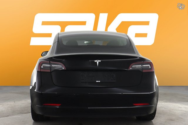 Tesla Model 3 7