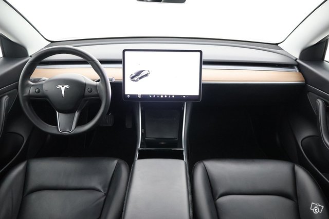 Tesla Model 3 17