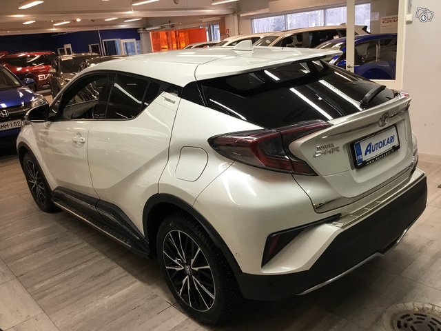 TOYOTA C-HR 4