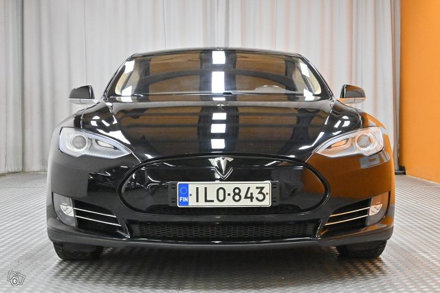 Tesla Model S 2