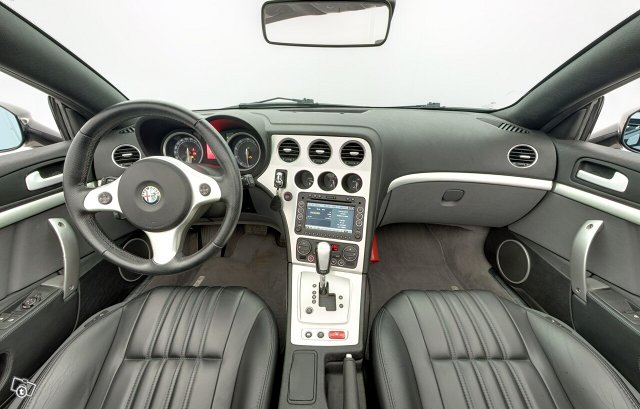 Alfa Romeo Spider 10