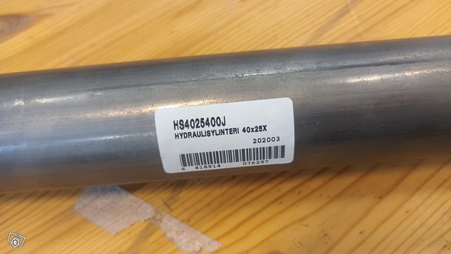 20kpl uusia hydrauliikkasylintereitä 8