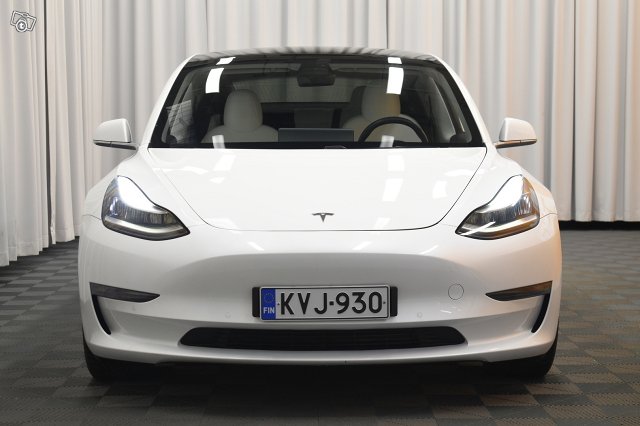 Tesla Model 3 2