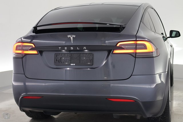 Tesla Model X 10