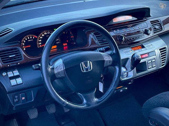Honda FR-V 17