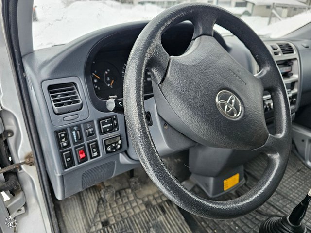Toyota Hiace 12
