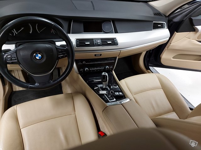 BMW 530 Gran Turismo 10