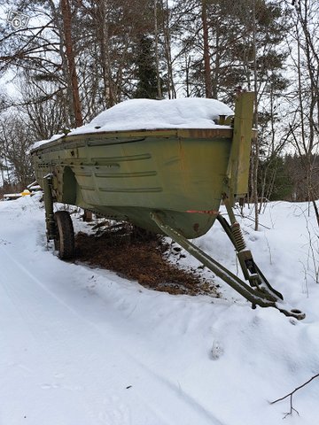 Järeä teräksinen maastovärinen veto ja puskuhinuri, kuva 1